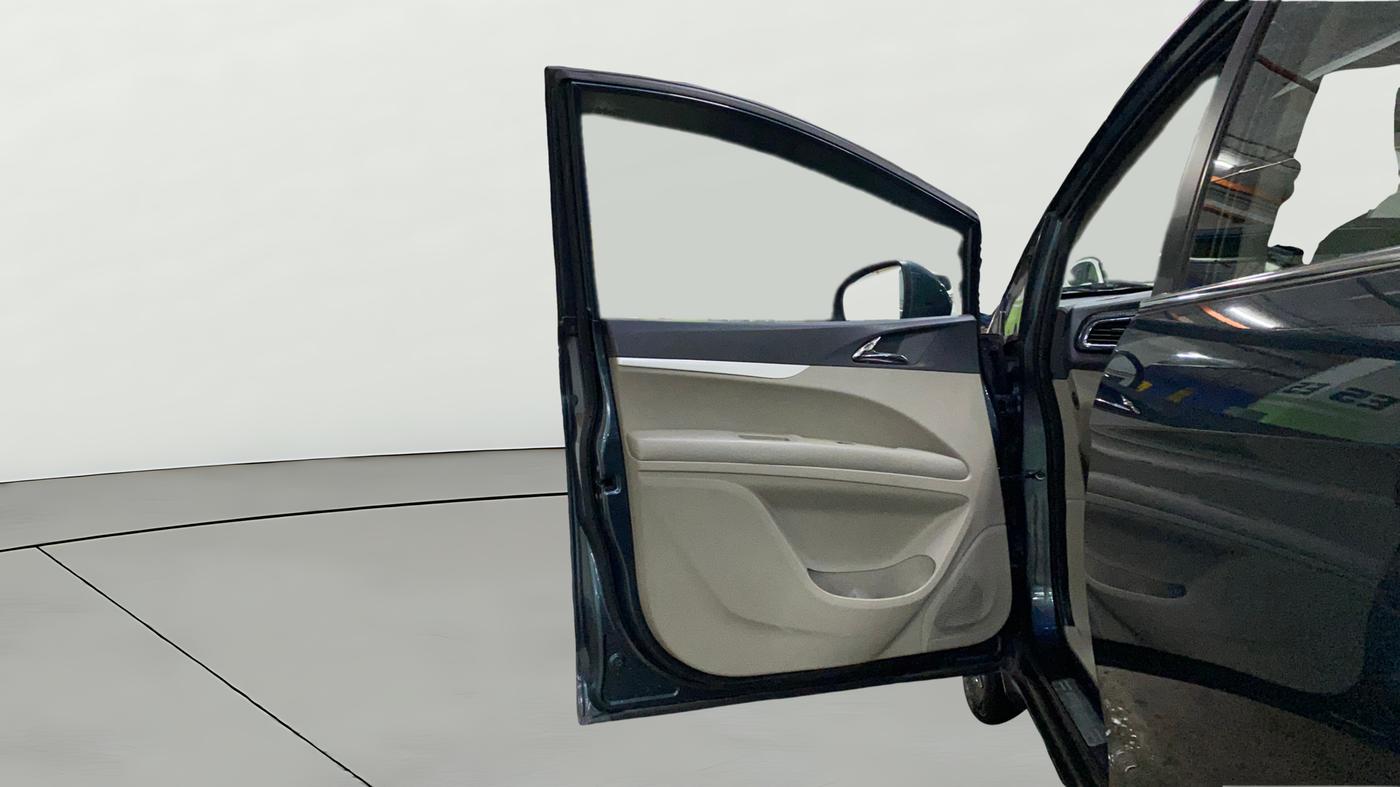 2018 Mahindra MARAZZO M8 7 STR, Diesel, Manual, 57,465 km, LHS Front Door