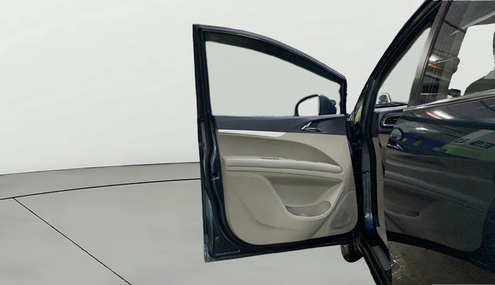 2018 Mahindra MARAZZO M8 7 STR, Diesel, Manual, 57,465 km, LHS Front Door