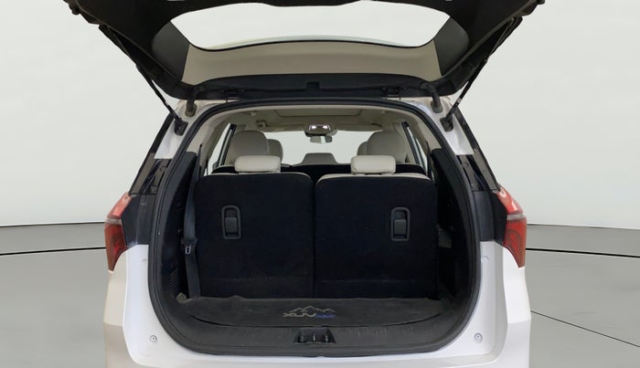 2022 Mahindra XUV700 AX 7 LUXURY P AT 7 STR, Petrol, Automatic, 13,673 km, Boot Open Zoomed View
