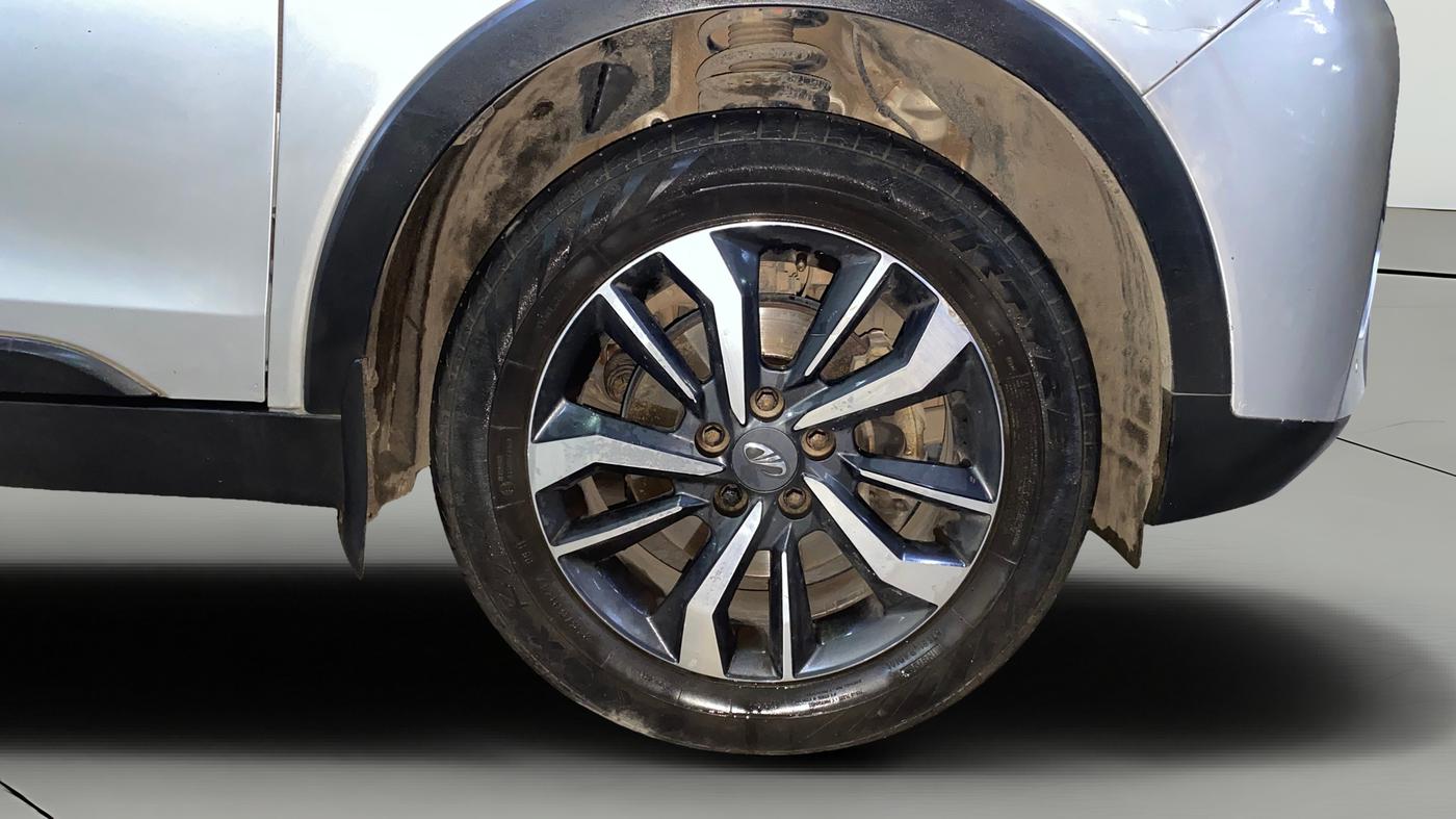 2019 Mahindra XUV300 W8 (O) 1.2 PETROL, Petrol, Manual, 80,379 km, Right Front Wheel