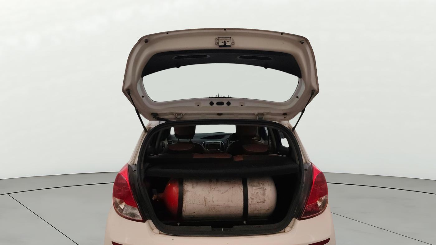 2013 Hyundai i20 SPORTZ 1.2, CNG, Manual, 95,821 km, Boot Door Open