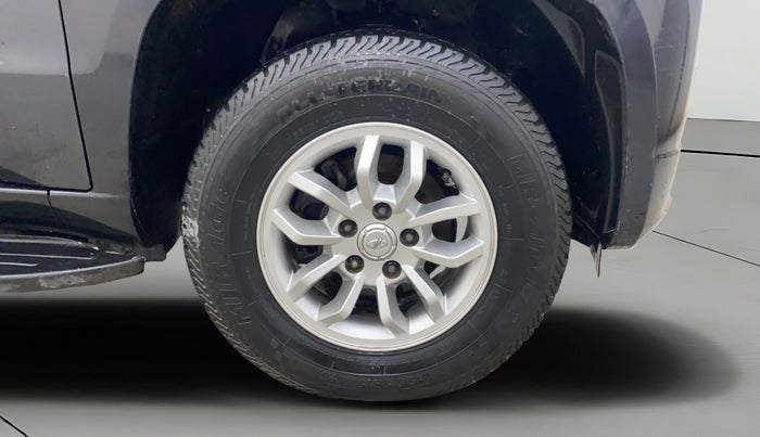 2017 Mahindra TUV300 T8 AMT, Diesel, Automatic, 95,597 km, Right Front Wheel