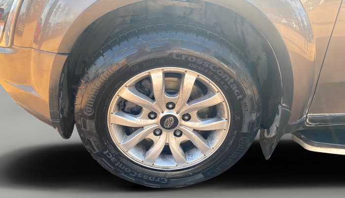 2019 Mahindra XUV500 W9 AT, Diesel, Automatic, 88,811 km, Left Front Wheel