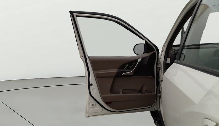 2013 Mahindra XUV500 W8, Diesel, Manual, 96,731 km, LHS Front Door