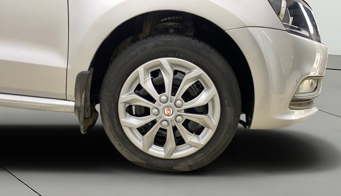 2015 Volkswagen Polo COMFORTLINE 1.2L, Petrol, Manual, 65,085 km, Right Front Wheel