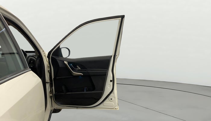 2021 Mahindra XUV500 W7, Diesel, Manual, 93,592 km, RHS Front Door