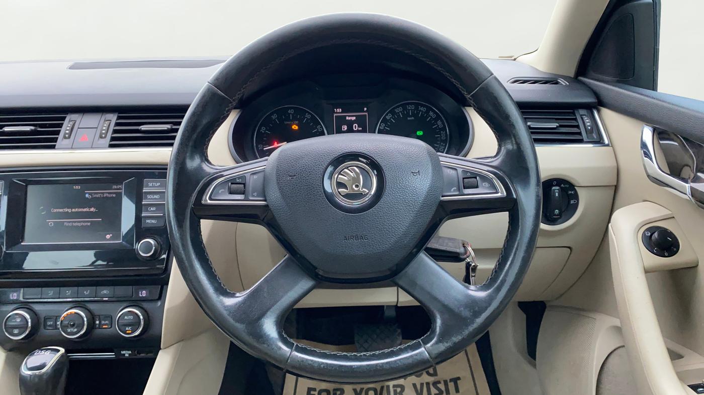 2014 Skoda Octavia ELEGANCE 1.8 TSI AT, Petrol, Automatic, 89,206 km, Steering Wheel Close Up