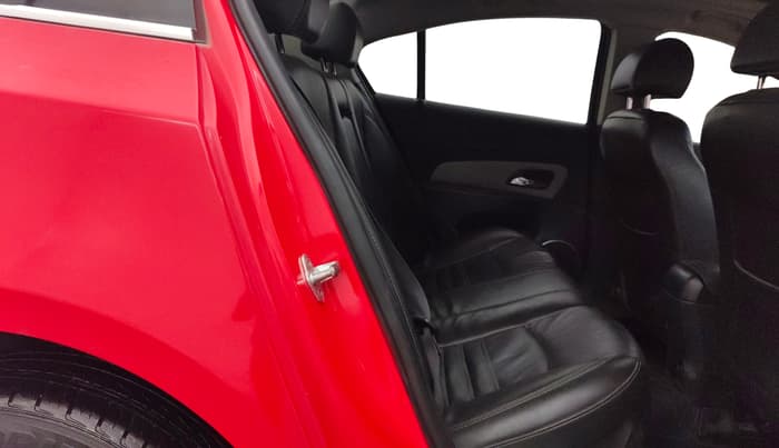 2017 Chevrolet Cruze LTZ AT, Diesel, Automatic, 1,39,509 km, Right Side Rear Door Cabin