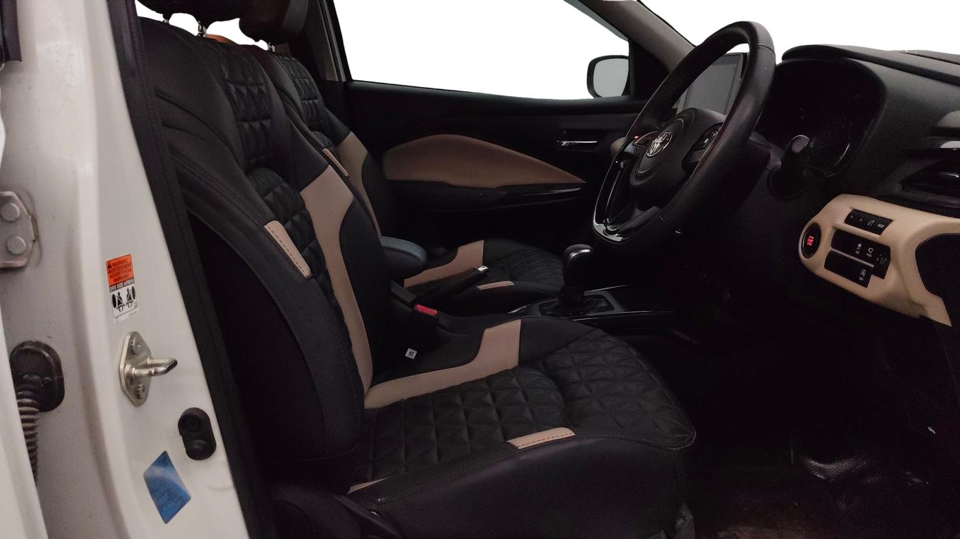 2024 Toyota Glanza V AMT, Petrol, Automatic, 22,291 km, Right Side Front Door Cabin