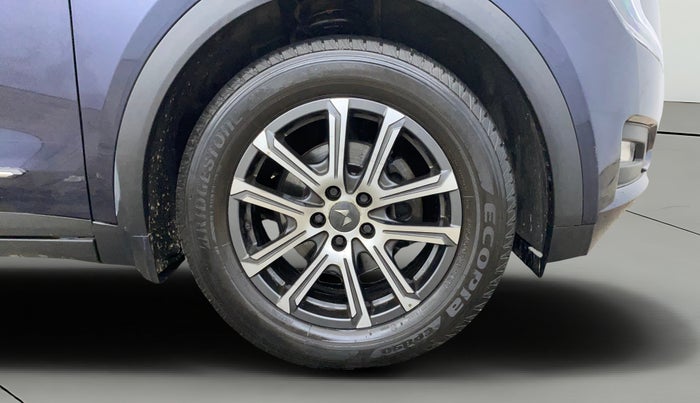 2022 Mahindra XUV700 AX 7 P AT 7 STR, Petrol, Automatic, 53,385 km, Right Front Wheel