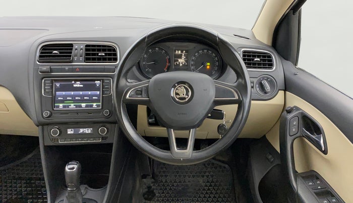 2017 Skoda Rapid STYLE 1.6 MPI AT, Petrol, Automatic, 78,050 km, Steering Wheel Close Up