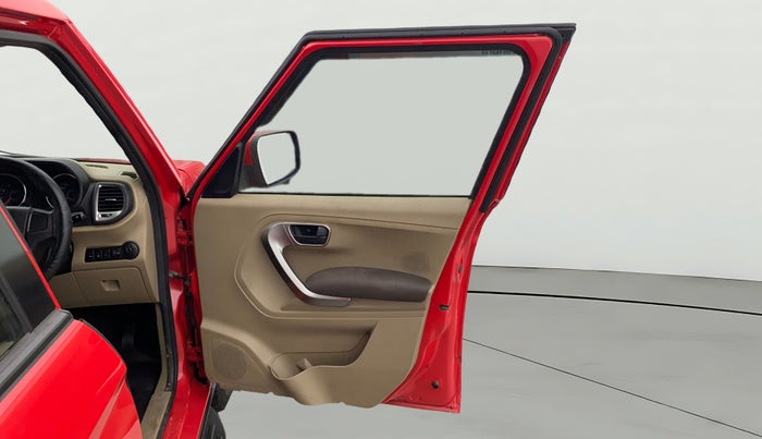 2019 Mahindra TUV300 T10, Diesel, Manual, 90,633 km, RHS Front Door