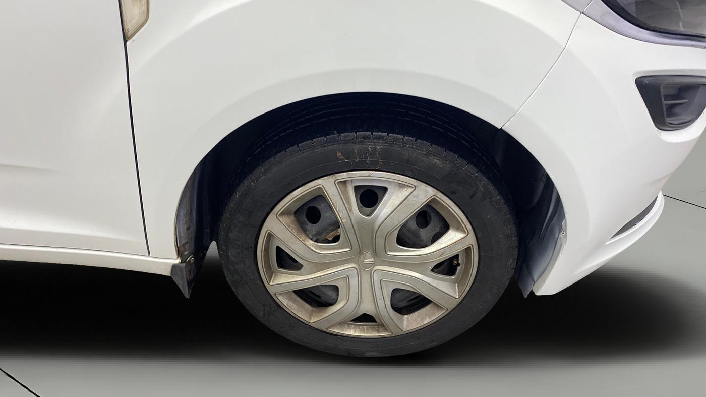 2021 Tata ALTROZ XM PLUS PETROL, Petrol, Manual, 65,950 km, Right Front Wheel