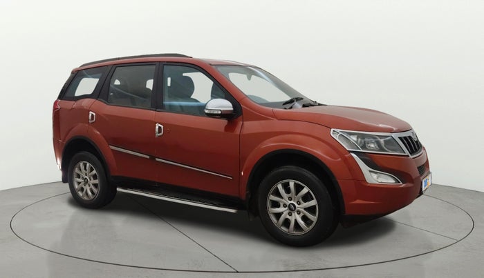 2017 Mahindra XUV500 W9, Diesel, Manual, 1,40,263 km, Right Front Diagonal
