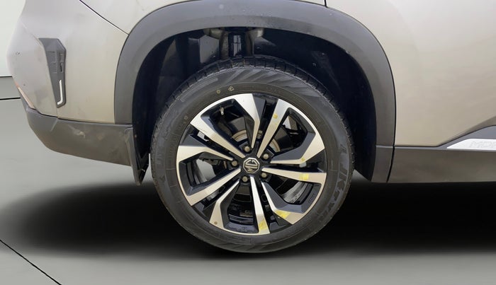 2023 MG HECTOR PLUS SHARP PRO 1.5 PETROL TURBO CVT 7 STR, Petrol, Automatic, 49,775 km, Right Rear Wheel