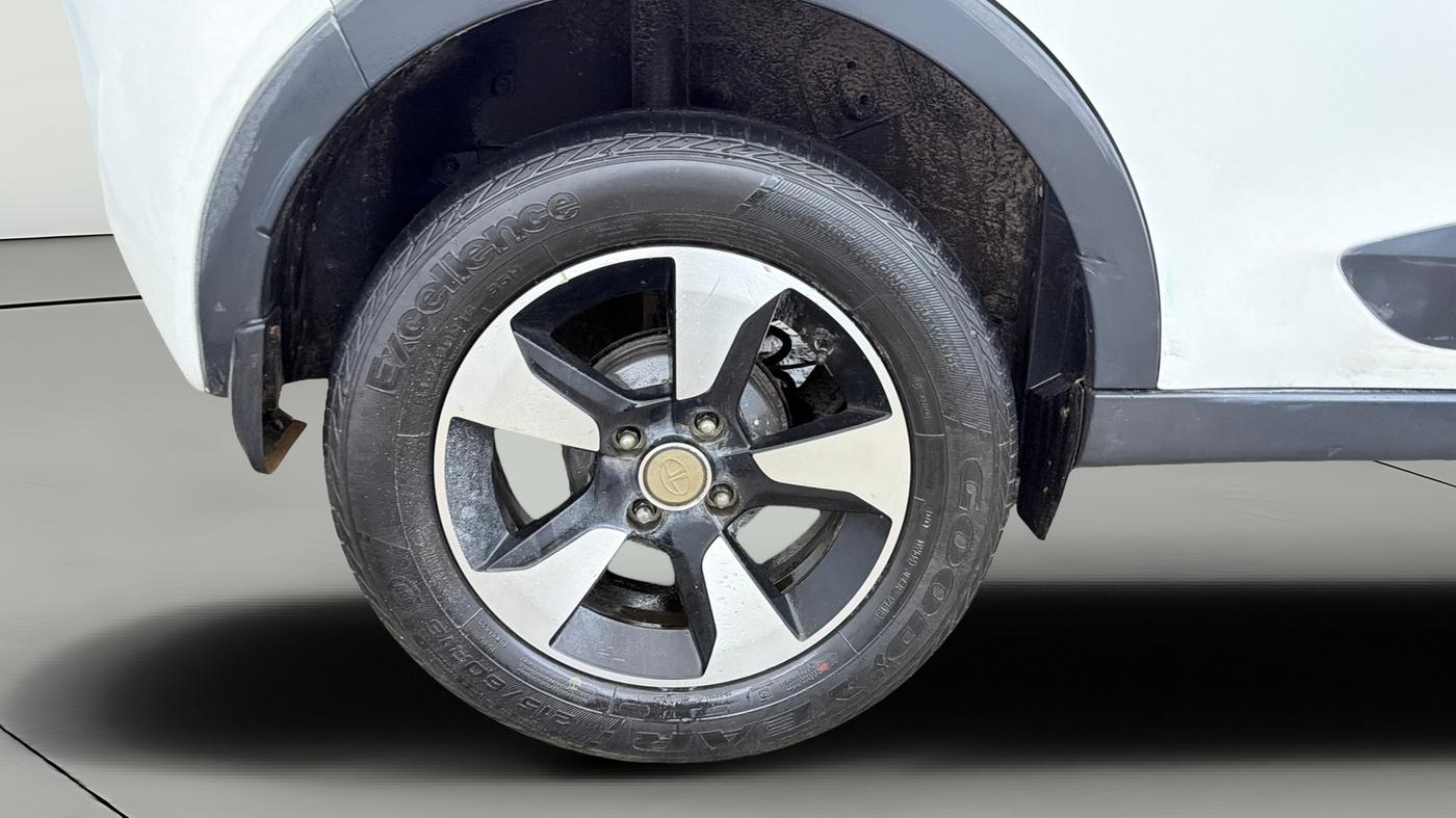 2019 Tata NEXON XZA PLUS PETROL DUAL TONE, Petrol, Automatic, 54,060 km, Right Rear Wheel