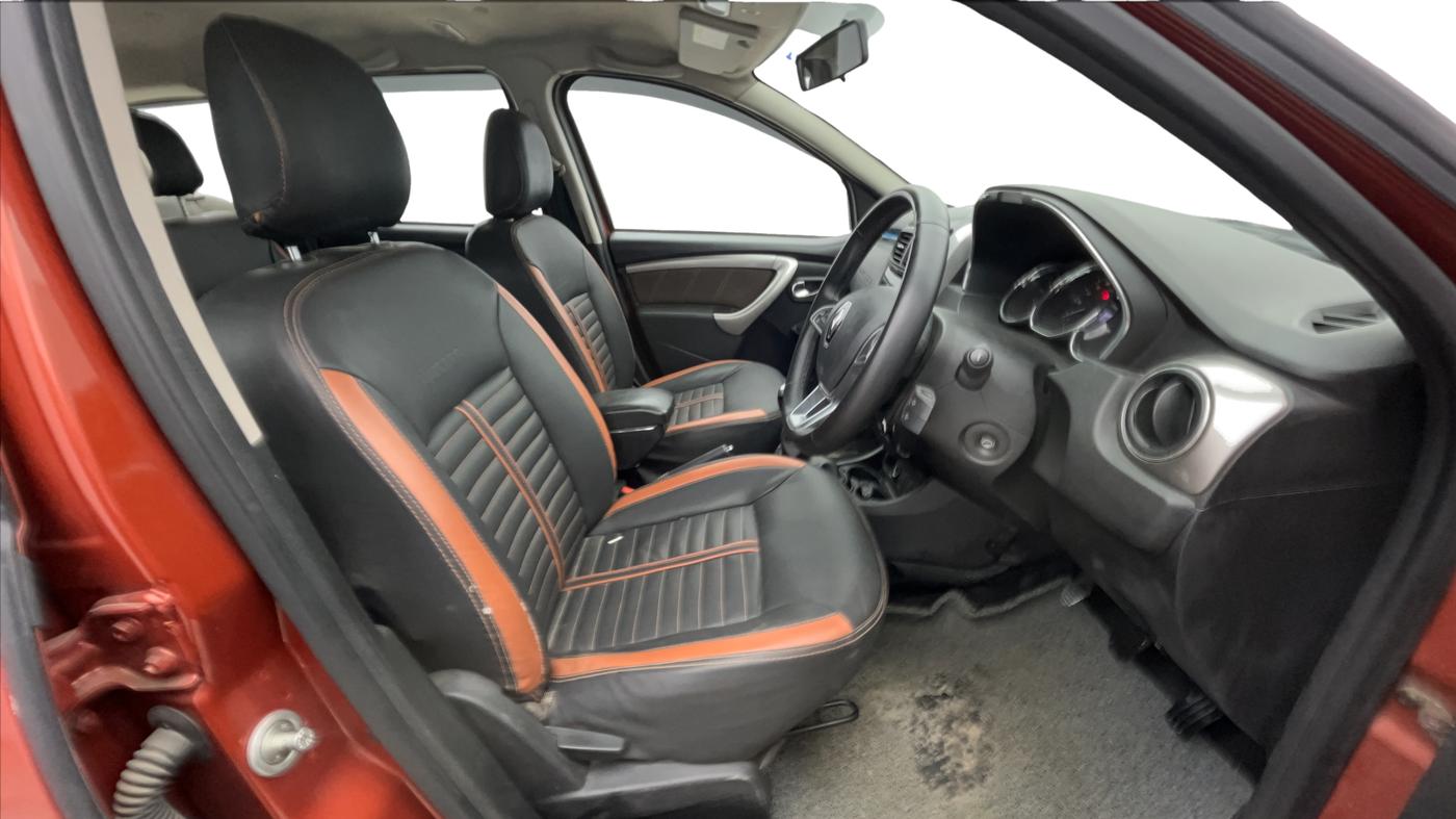 2020 Renault Duster RXZ 1.5 PETROL MT, Petrol, Manual, 29,103 km, Right Side Front Door Cabin