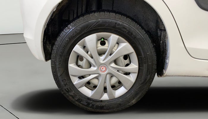 2017 Maruti Swift LXI (O), Petrol, Manual, 96,882 km, Right Rear Wheel