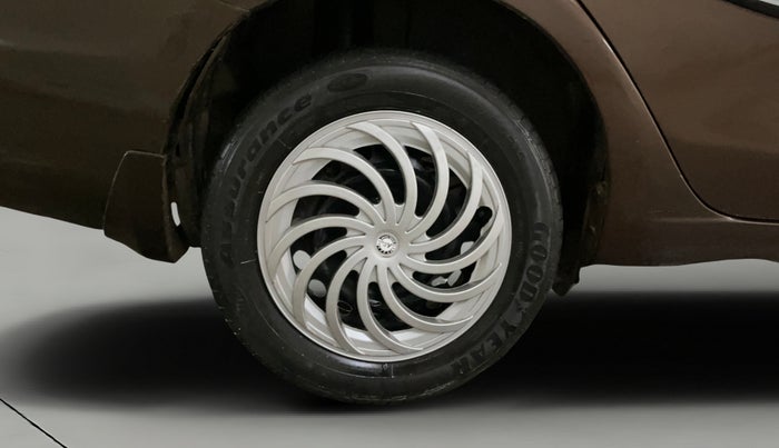 2016 Maruti Ciaz VXI+, Petrol, Manual, 65,720 km, Right Rear Wheel