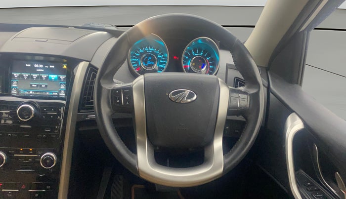2018 Mahindra XUV500 W9 AT, Diesel, Automatic, 75,785 km, Steering Wheel Close Up