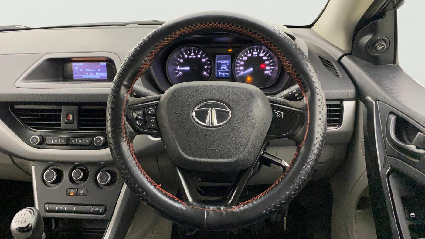 2018 Tata NEXON XM PETROL, CNG, Manual, 1,19,233 km, Steering Wheel Close Up