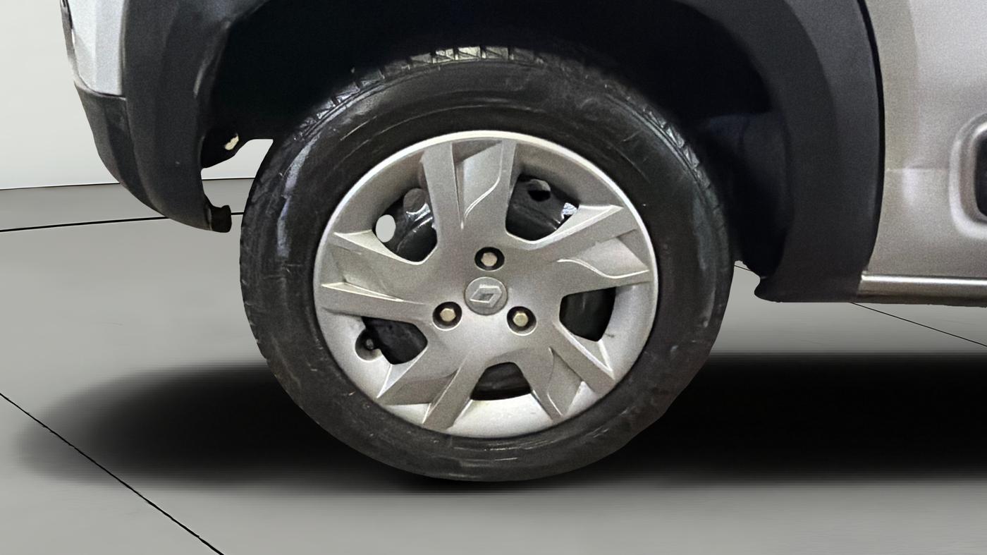 2021 Renault Kwid RXT 1.0 (O), Petrol, Manual, 30,605 km, Right Rear Wheel