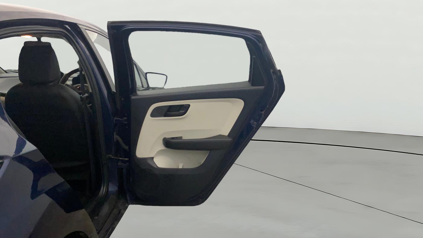 2024 Tata ALTROZ XM PLUS PETROL, Petrol, Manual, 31,608 km, RHS Rear Door