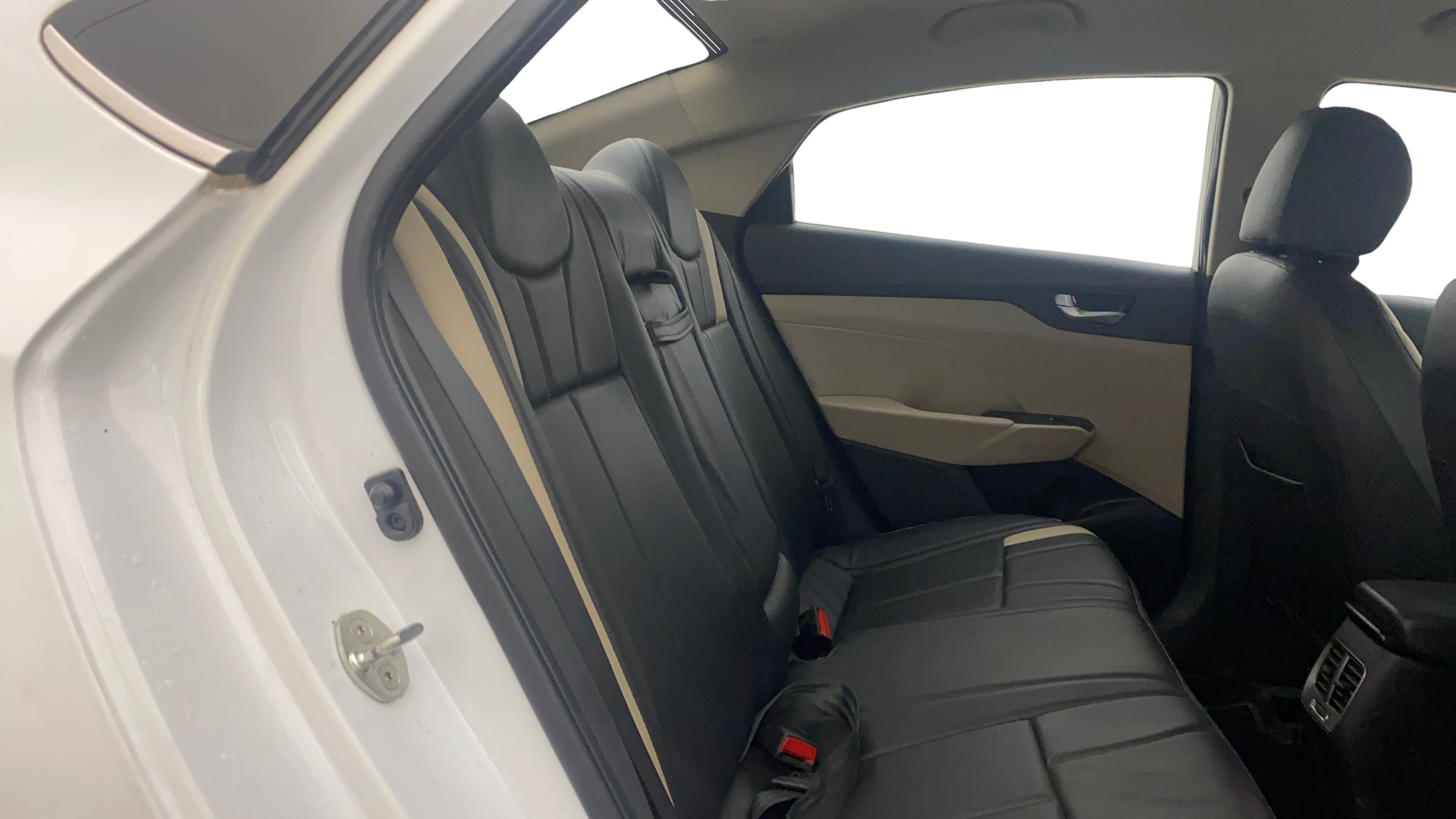 camera-Right-Side-Rear-Door-Cabin