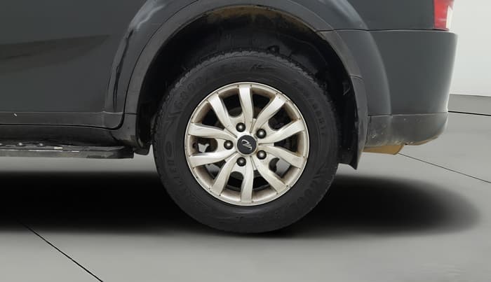 2015 Mahindra XUV500 W10, Diesel, Manual, 1,13,300 km, Left Rear Wheel