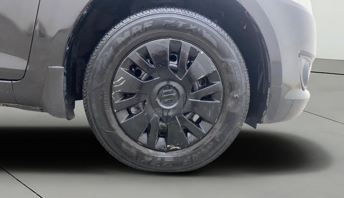 2014 Maruti Swift VXI, Petrol, Manual, 67,839 km, Right Front Wheel