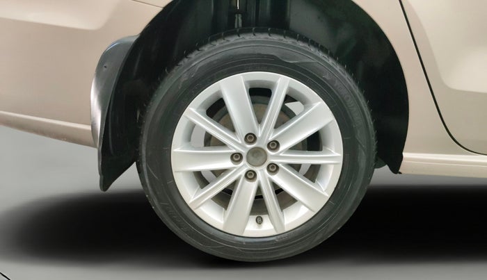 2016 Volkswagen Vento HIGHLINE PETROL AT, Petrol, Automatic, 89,415 km, Right Rear Wheel