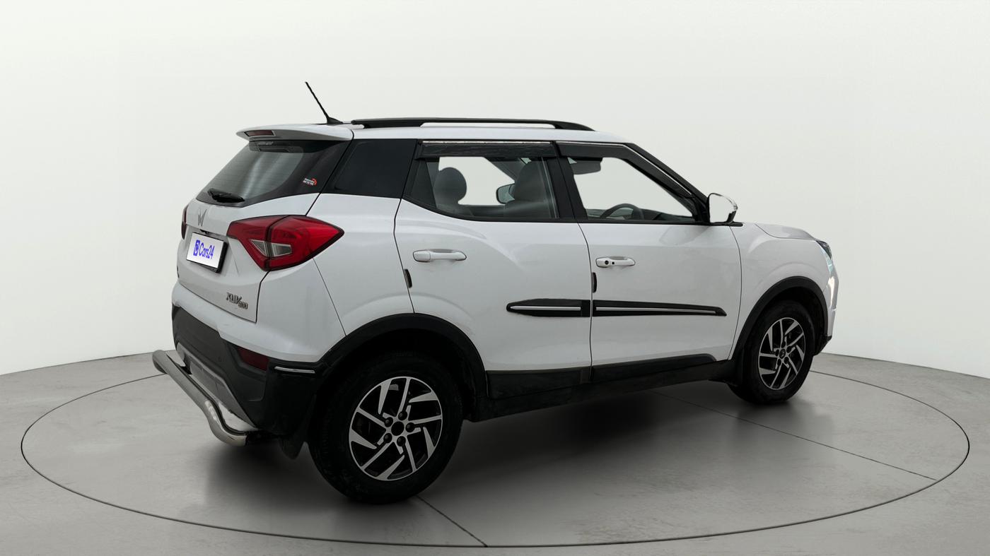 2024 Mahindra XUV300 W8 (O) 1.2 PETROL AMT, Petrol, Automatic, 16,200 km, Right Back Diagonal