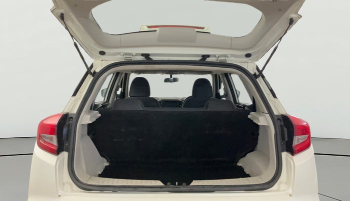 2023 Mahindra XUV300 W6 1.2 PETROL AMT, Petrol, Automatic, 39,599 km, Boot Open Zoomed View