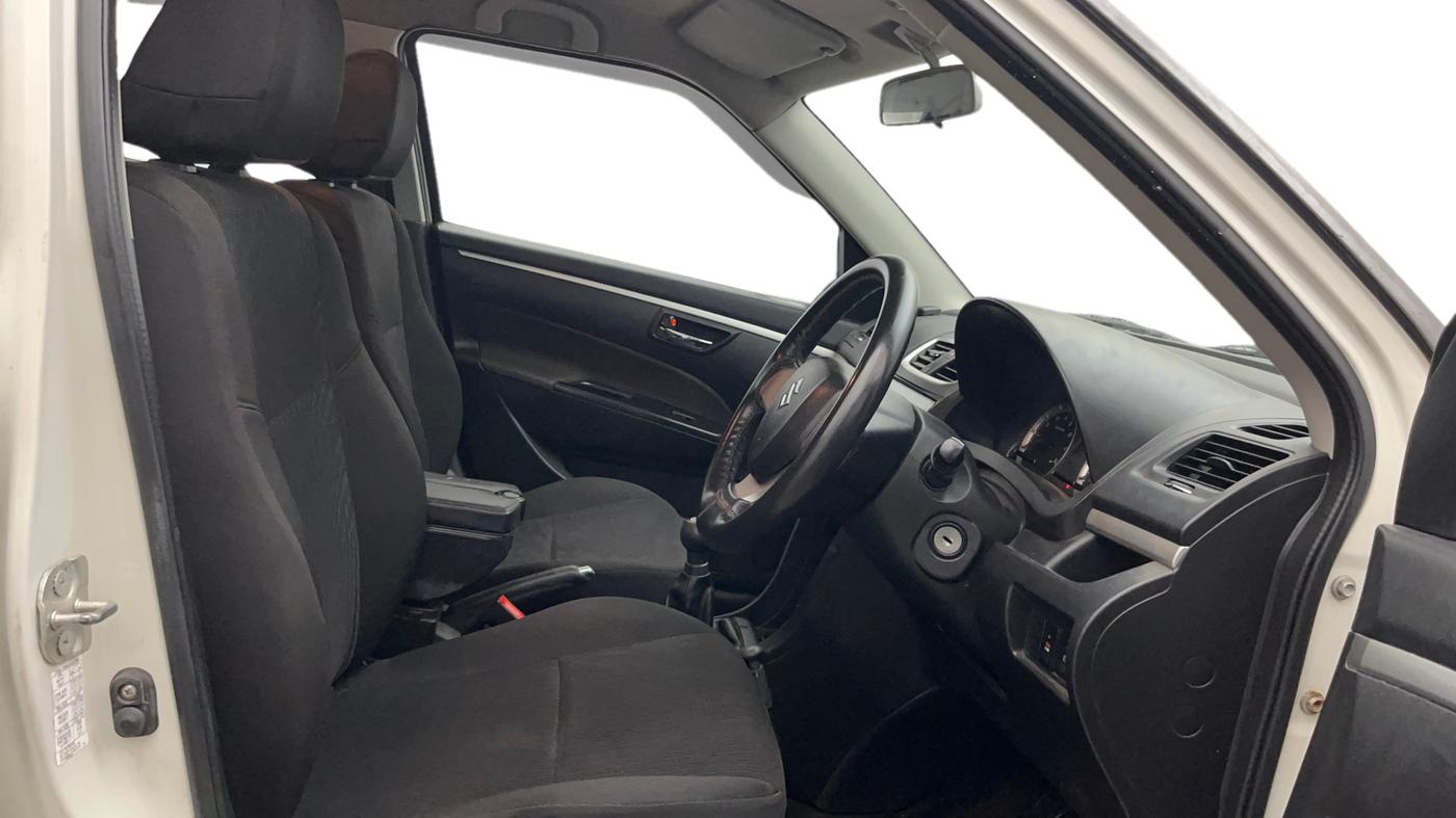 2016 Maruti Swift VXI, Petrol, Manual, 81,294 km, Right Side Front Door Cabin