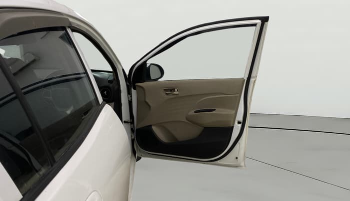 2019 Hyundai NEW SANTRO SPORTZ CNG, CNG, Manual, 58,600 km, RHS Front Door