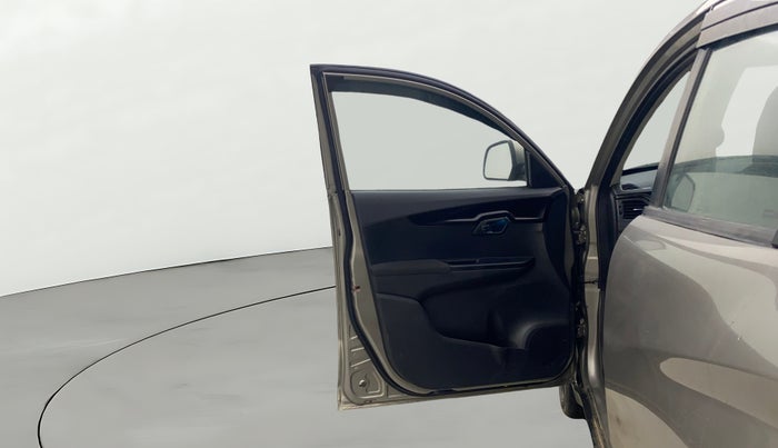 2018 Mahindra KUV 100 NXT K8 P 6 STR, Petrol, Manual, 16,675 km, LHS Front Door