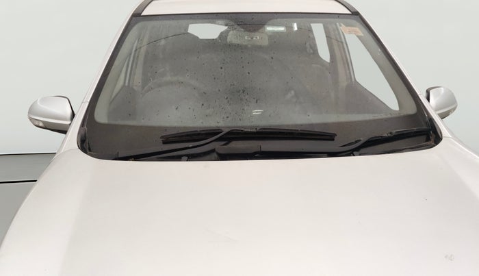 2016 Mahindra XUV500 W4, Diesel, Manual, 84,397 km, Front Windshield