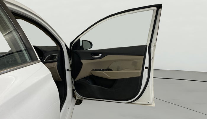 2018 Hyundai Verna 1.6 VTVT SX, Petrol, Manual, 48,551 km, RHS Front Door