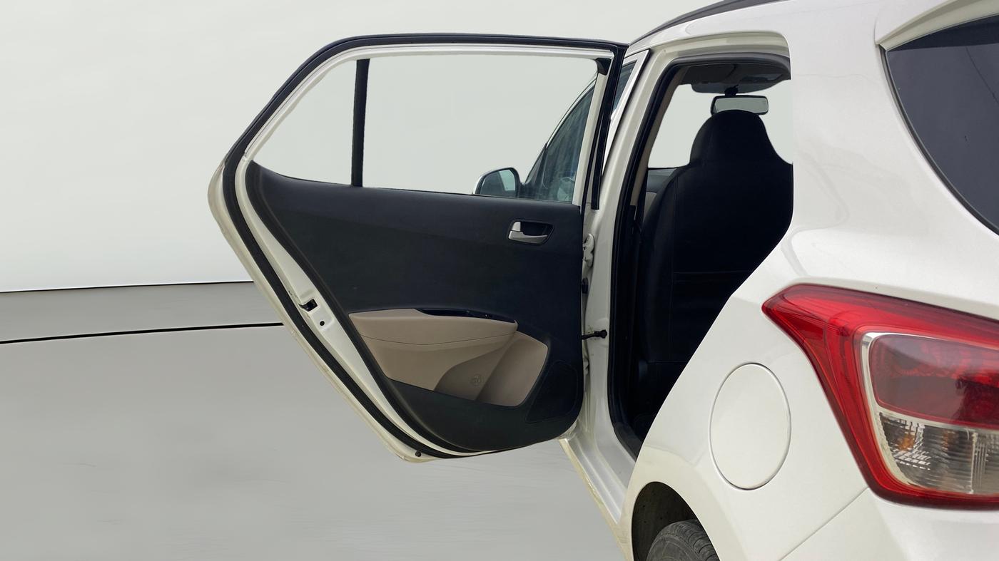 2015 Hyundai Grand i10 ASTA AT 1.2 KAPPA VTVT, Petrol, Automatic, 1,02,441 km, LHS Rear Door