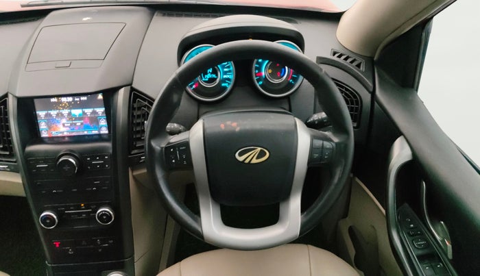 2017 Mahindra XUV500 W9, Diesel, Manual, 1,40,263 km, Steering Wheel Close Up