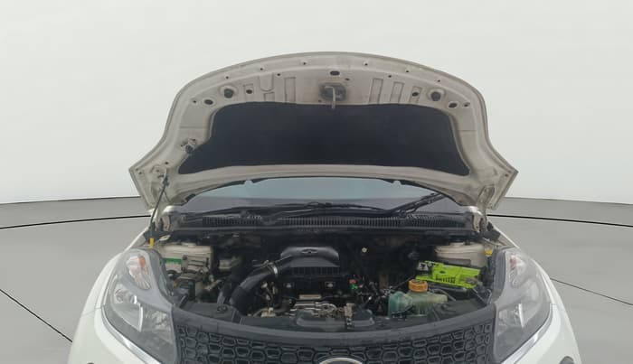 2018 Tata NEXON XE PETROL, Petrol, Manual, 60,669 km, Open Bonet