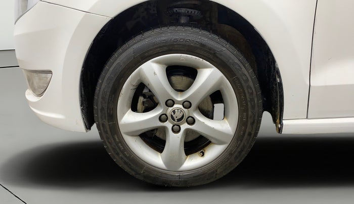 2014 Skoda Rapid AMBITION 1.6 MPI MT PLUS, Petrol, Manual, 1,04,953 km, Left Front Wheel