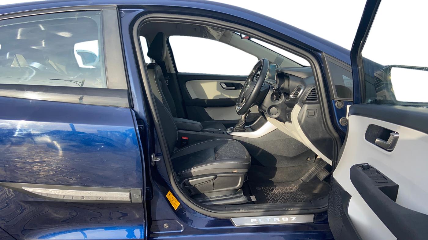 2022 Tata ALTROZ XZA PLUS, Petrol, Automatic, 24,271 km, Right Side Front Door Cabin