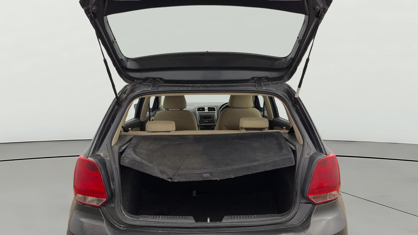 2015 Volkswagen Polo COMFORTLINE 1.2L, Petrol, Manual, 1,10,916 km, Boot Open Zoomed View