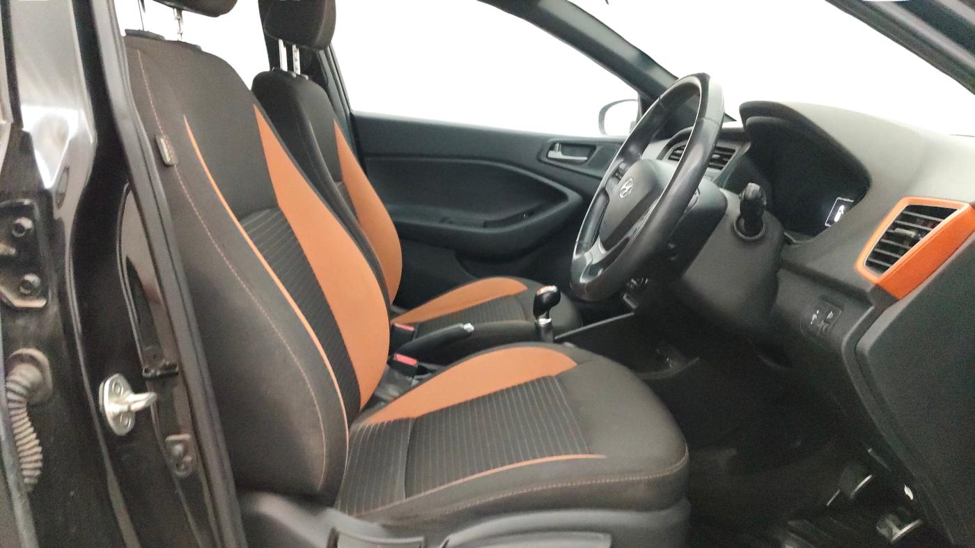 2018 Hyundai i20 Active 1.2 SX, Petrol, Manual, 1,07,643 km, Right Side Front Door Cabin