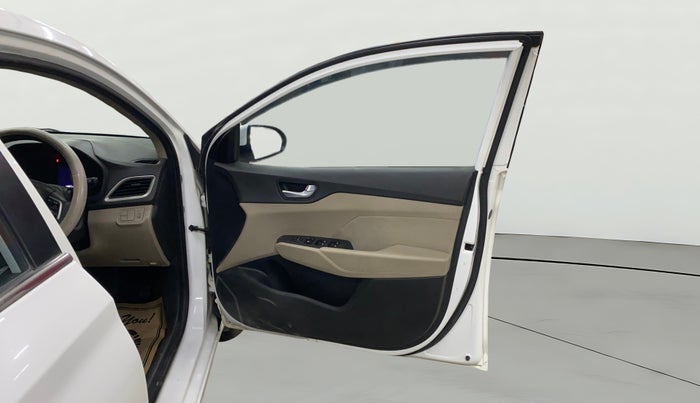 2018 Hyundai Verna 1.4 EX PETROL, Petrol, Manual, 43,601 km, RHS Front Door