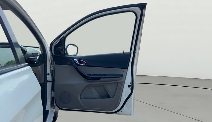 2019 Tata Tiago XZ PETROL, CNG, Manual, 43,107 km, RHS Front Door