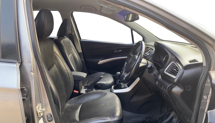 2015 Maruti S Cross ALPHA 1.3, Diesel, Manual, 74,524 km, Right Side Front Door Cabin