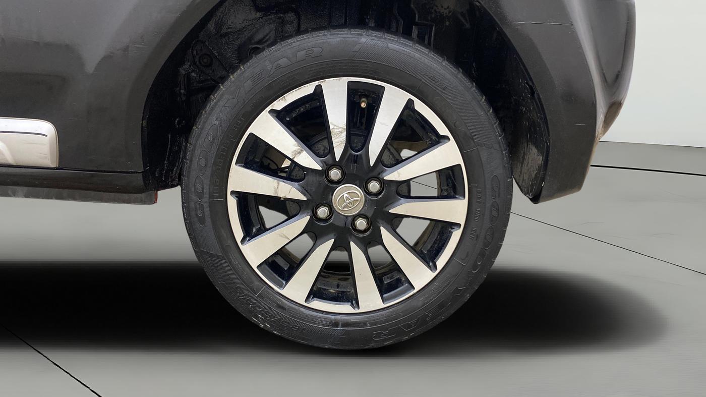 2017 Toyota Etios GD, Diesel, Manual, 86,895 km, Left Rear Wheel