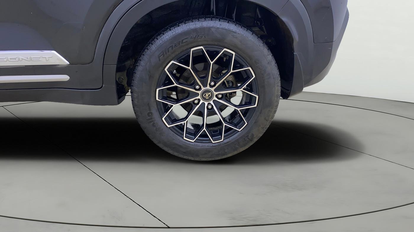 2024 KIA SONET HTX 1.5 AT, Diesel, Automatic, 61,870 km, Left Rear Wheel